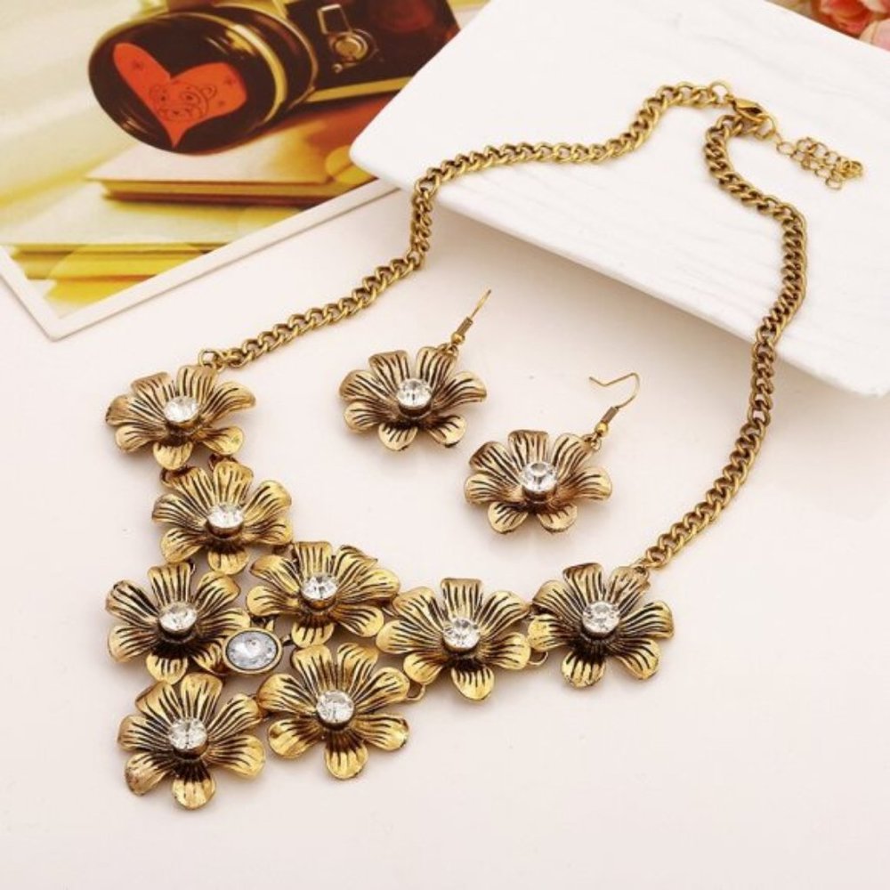Blomenet Necklace